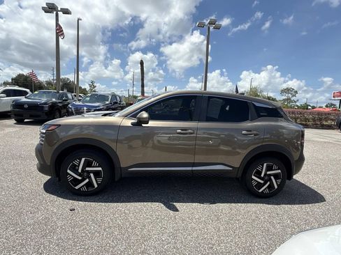 Certified 2025 Nissan Kicks SV FWD image 7