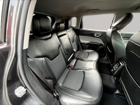 Used 2022 Jeep Compass Latitude FWD image 25