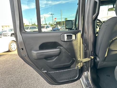 Used 2023 Jeep Gladiator Sport AWD/4WD image 13
