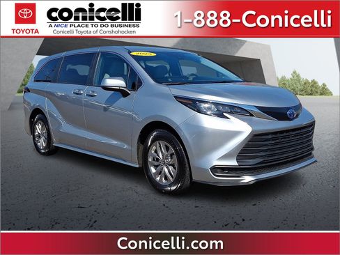 Used 2025 Toyota Sienna LE FWD image 1