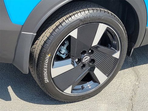 New 2025 Nissan Kicks SR image 3