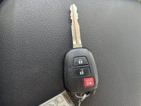 Used 2020 Toyota Tacoma TRD Sport image 32