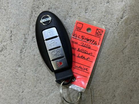 Used 2016 Nissan Leaf SL FWD image 32
