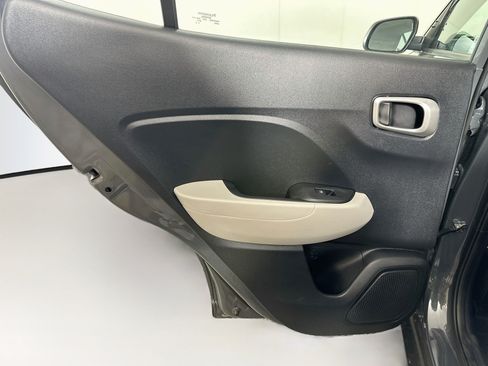 Used 2025 Hyundai Venue SEL FWD image 26