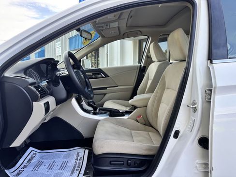 Used 2017 Honda Accord EX image 12