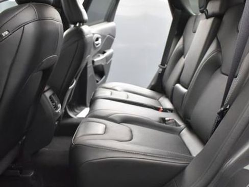 Used 2022 Jeep Cherokee Limited AWD/4WD image 10