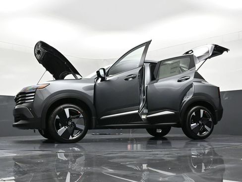 New 2026 Nissan Kicks SR w/ Cold Weather Package image 32