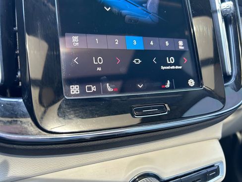 Used 2023 Volvo XC40 B5 Plus image 37