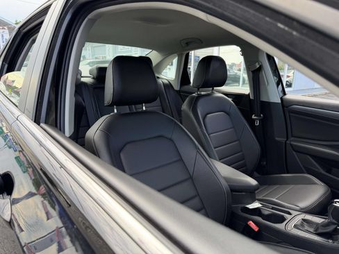Used 2024 Volkswagen Jetta SE FWD image 8