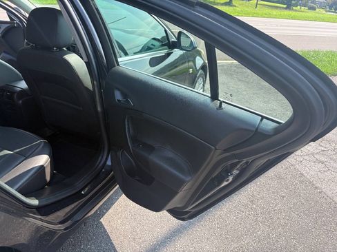 Used 2011 Buick Regal CXL w/ RL2 Preferred Equipment Group FWD image 21