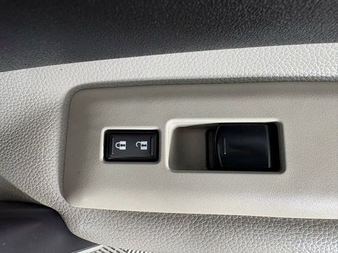 Used 2008 Nissan Rogue SL w/ Premium Pkg FWD image 34