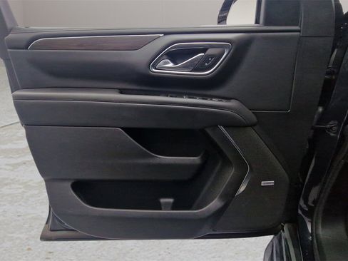 Used 2023 Chevrolet Suburban LT image 12