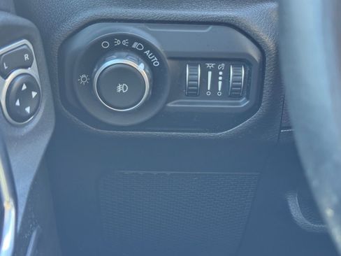 Used 2018 Jeep Wrangler Unlimited Sport S image 23