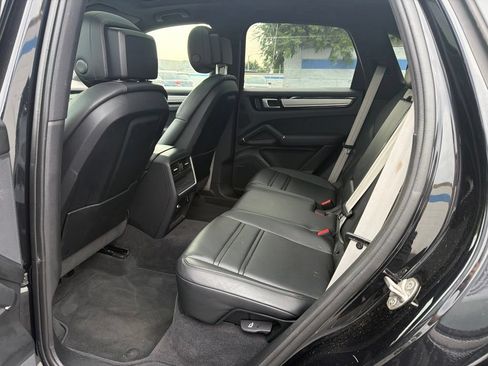 Used 2022 Porsche Cayenne S AWD/4WD image 19