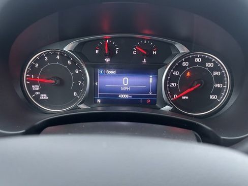 Used 2023 GMC Terrain SLE w/ Driver Convenience Package image 17