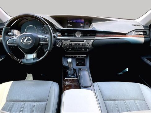 Used 2018 Lexus ES 350 w/ Luxury Package w/Wood Trim FWD image 15