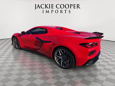 Used 2024 Chevrolet Corvette Z06 RWD image 7