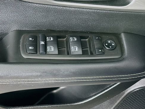 Used 2025 Chrysler Pacifica Select FWD image 24