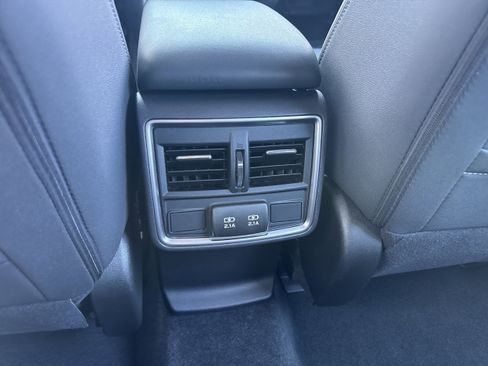 Used 2022 Subaru Forester Premium image 17