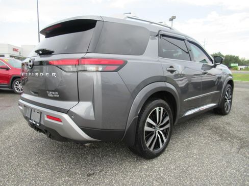 Used 2024 Nissan Pathfinder Platinum w/ Cargo Package AWD/4WD image 7