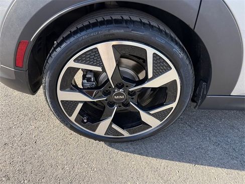 Certified 2025 MINI Cooper S image 17