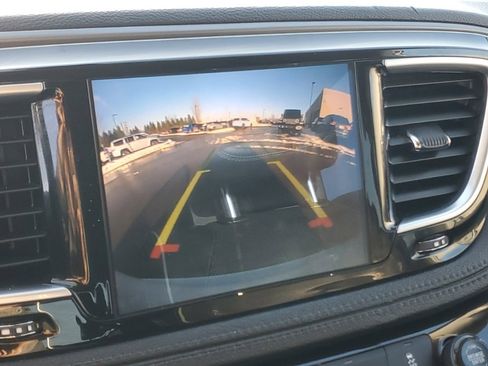 Used 2019 Chrysler Pacifica Limited image 25