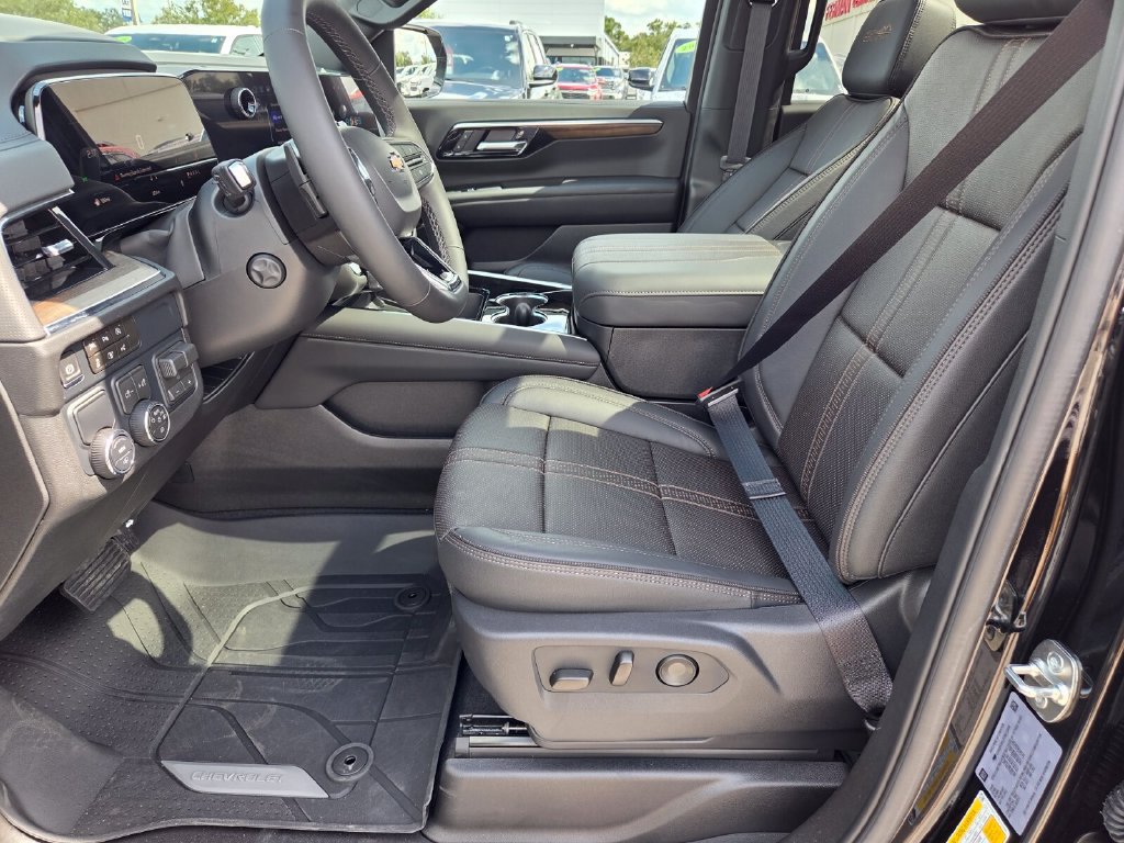 Used 2026 Chevrolet Suburban High Country RWD image 6