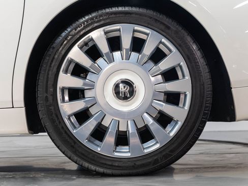 Used 2019 Rolls-Royce Phantom Sedan RWD image 45
