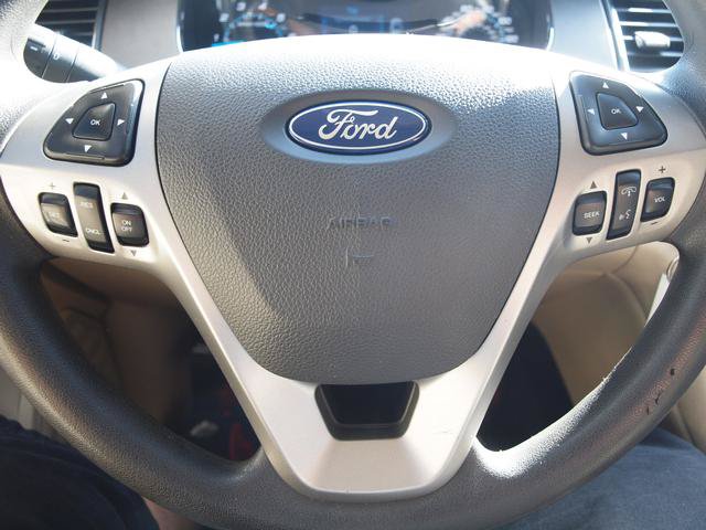 Used 2016 Ford Taurus SE FWD image 9