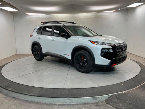 New 2026 Nissan Rogue SV image 7