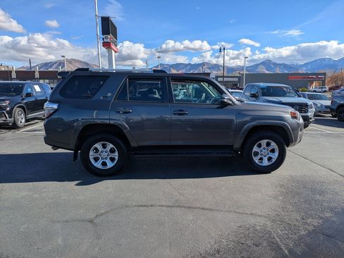 Used 2022 Toyota 4Runner SR5 Premium w/ Moonroof Package image 2