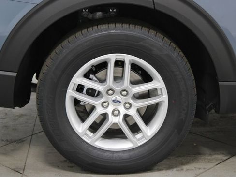 New 2026 Ford Explorer Active RWD image 13