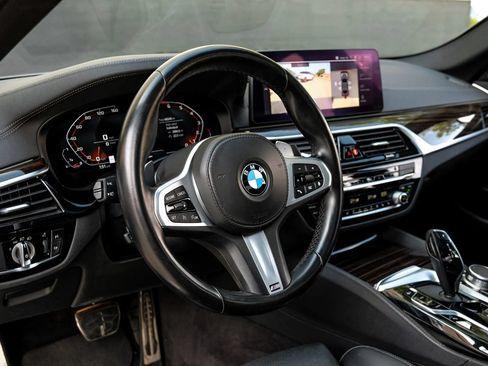 Used 2021 BMW M550i xDrive w/ Premium Package AWD/4WD image 21