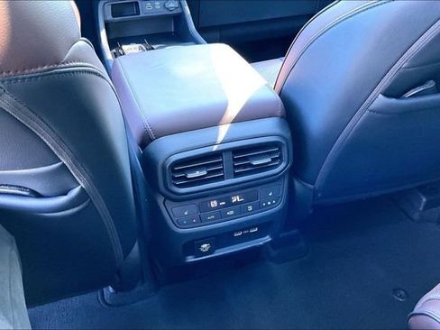 Used 2023 Honda Pilot Elite image 10