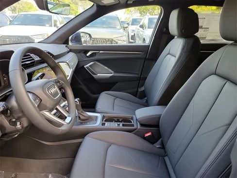 New 2025 Audi Q3 2.0T Premium image 19