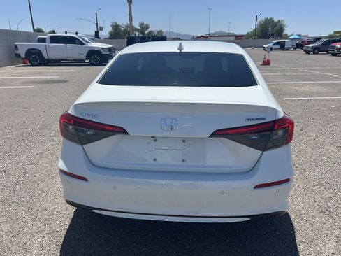 Used 2024 Honda Civic Touring image 4