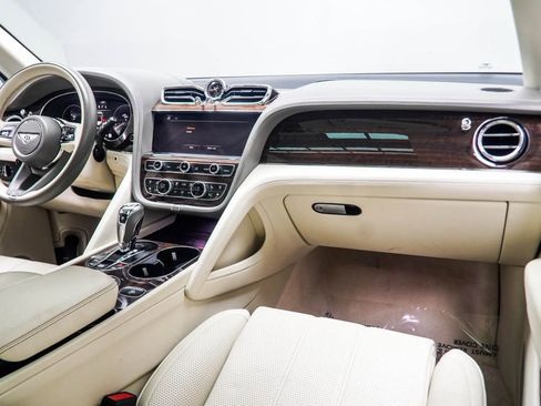 Used 2021 Bentley Bentayga image 21