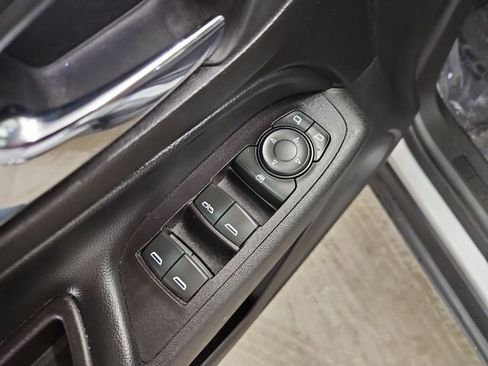 Used 2018 Chevrolet Equinox LT FWD image 25