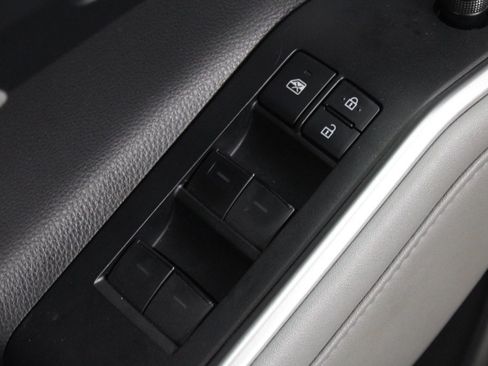 Used 2021 Toyota Highlander XLE image 21