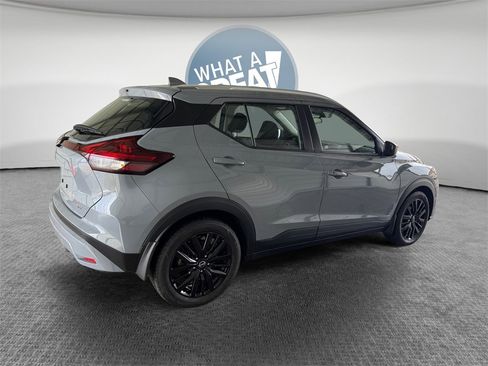 Used 2024 Nissan Kicks SV image 3