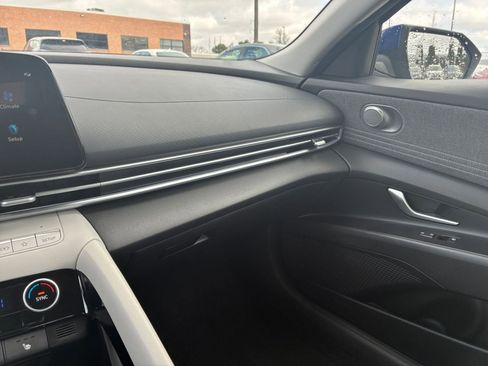 Used 2025 Hyundai Elantra Limited FWD image 37