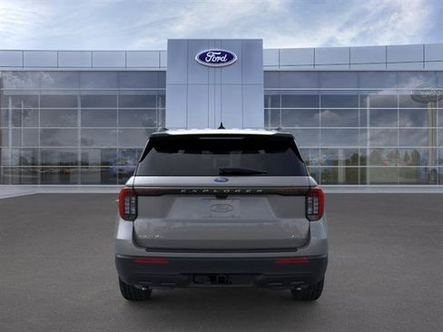 New 2026 Ford Explorer Active AWD/4WD image 8