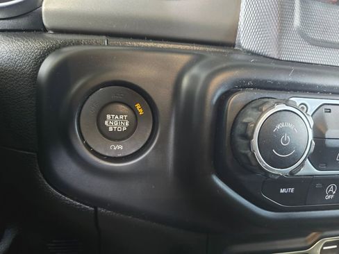 Used 2019 Jeep Wrangler Unlimited Sport S AWD/4WD image 24