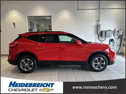 Used 2024 Chevrolet Blazer LT w/ Convenience Package AWD/4WD image 2