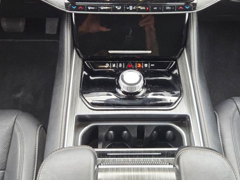 Used 2024 Jeep Wagoneer Series II w/ Flexible Seating Group image 17