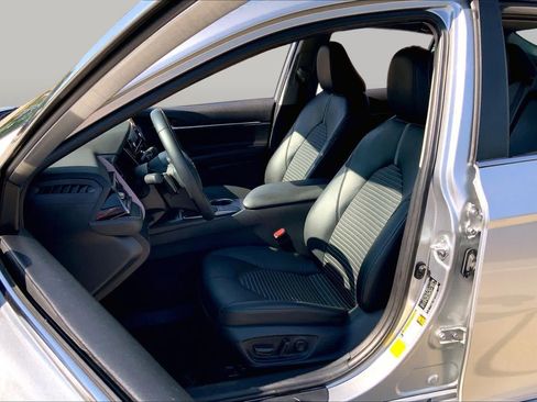 Used 2022 Toyota Camry SE FWD image 8