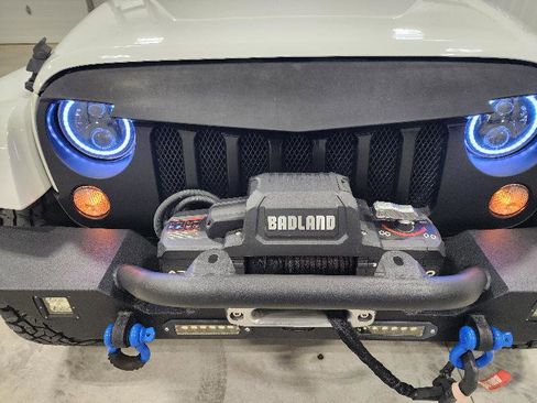 Used 2017 Jeep Wrangler Unlimited Sahara image 8