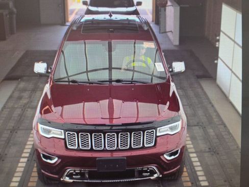 Used 2018 Jeep Grand Cherokee Overland AWD/4WD image 5