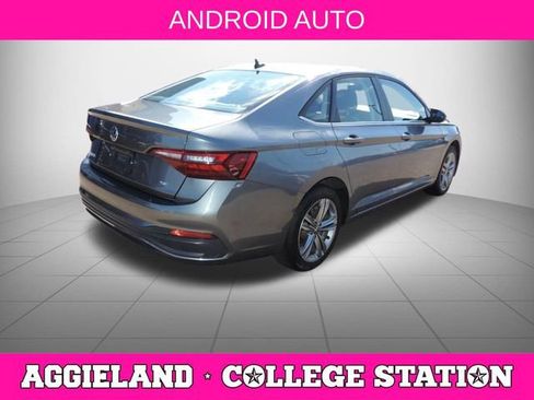 Used 2024 Volkswagen Jetta SE FWD image 4