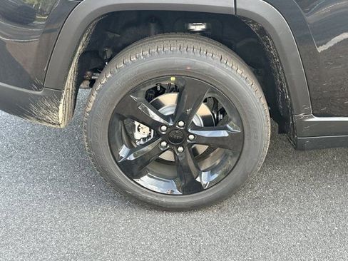 New 2025 Jeep Grand Cherokee Limited w/ Luxury Tech Group II image 17